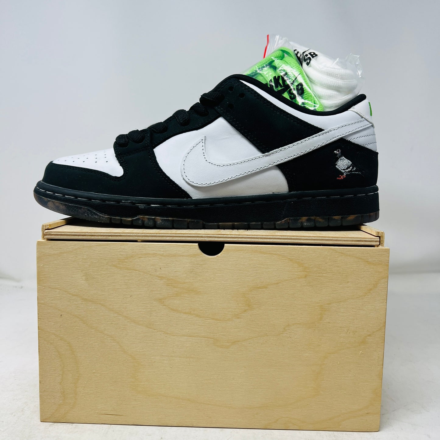 Nike SB Dunk Low “Panda Pigeon” (Special Box) (Engraved)