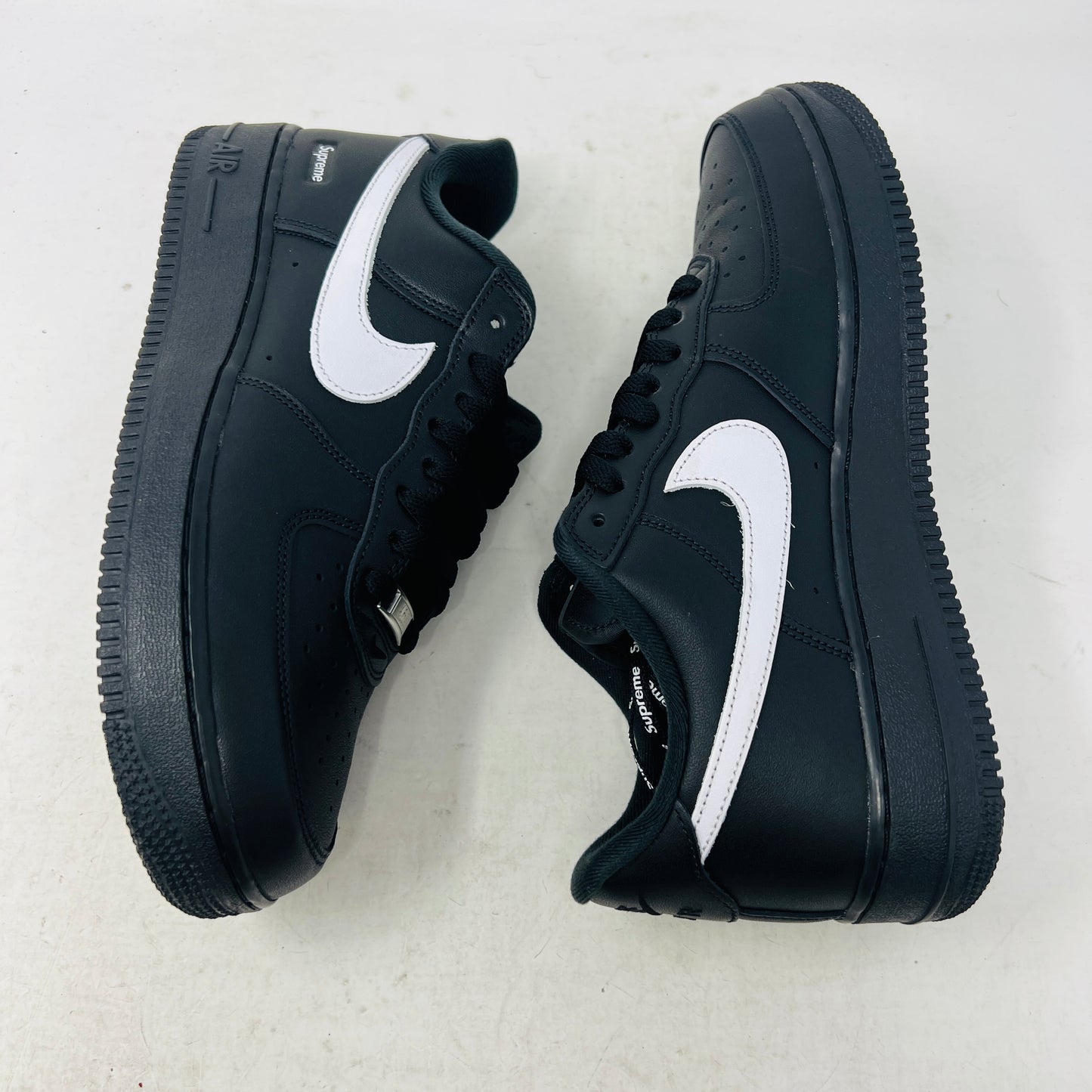 Nike Air Force 1 Low Supreme Black White
