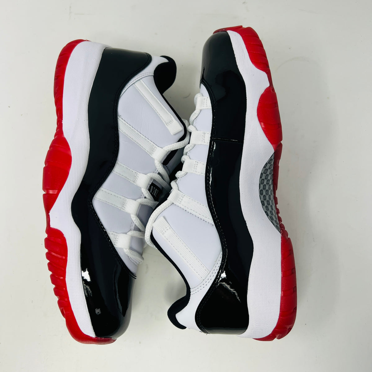 Jordan 11 Retro Low Concord Bred