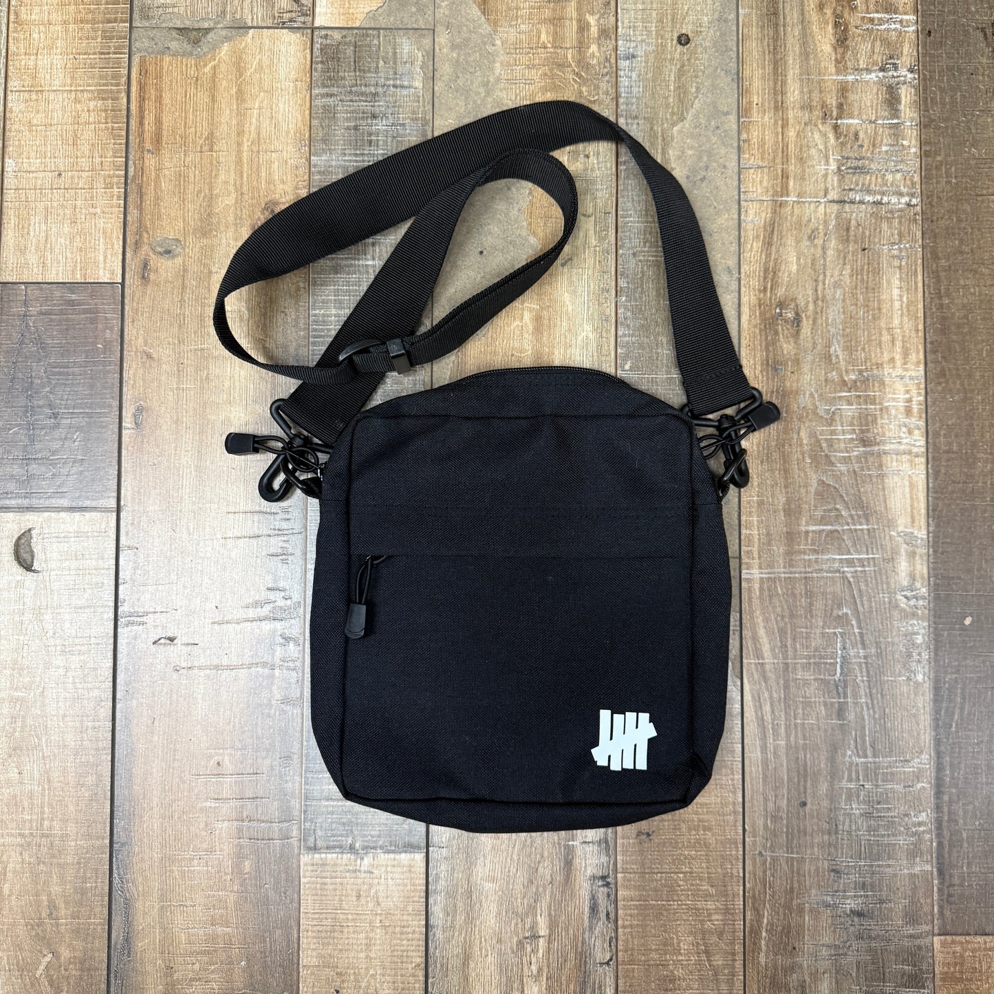 UNDEFEATED Shoulder Bag Black