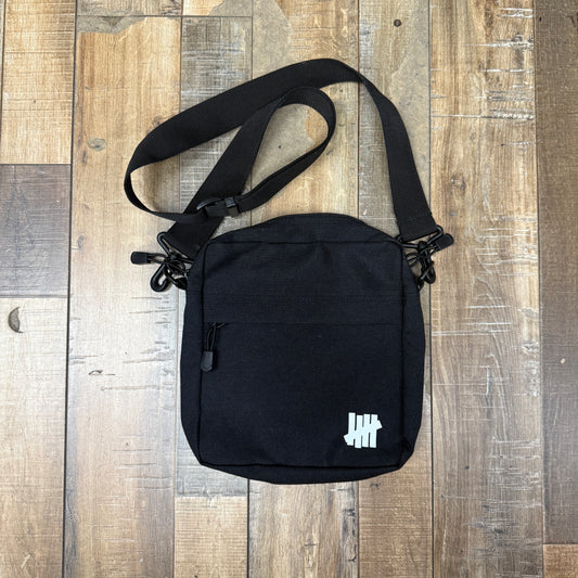 UNDEFEATED Shoulder Bag Black