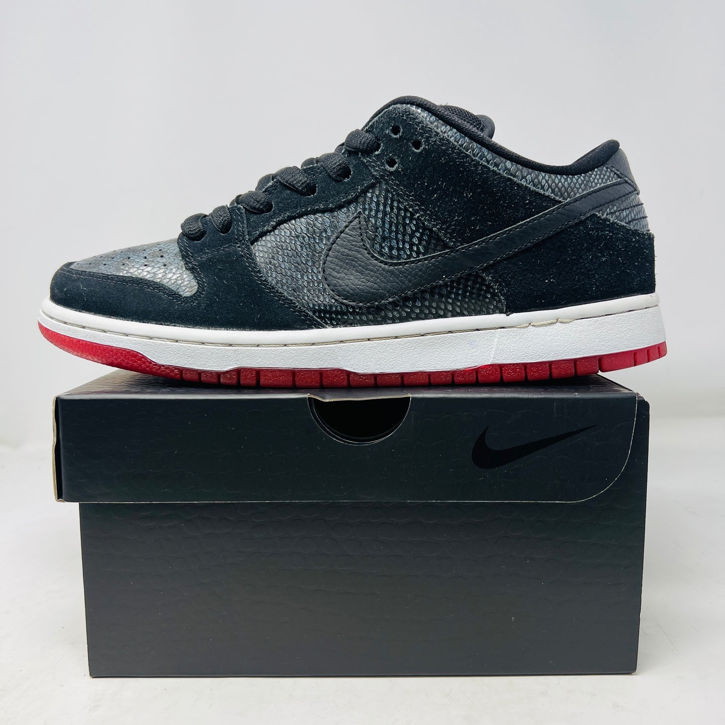Nike SB Dunk Low Snake Eyes