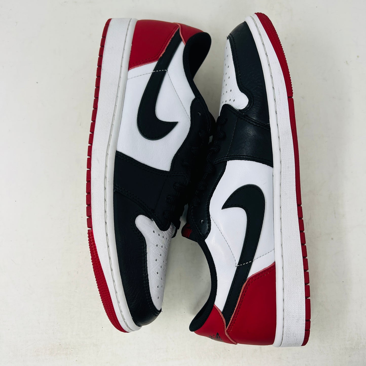 Jordan 1 Retro Low OG Black Toe (2023)