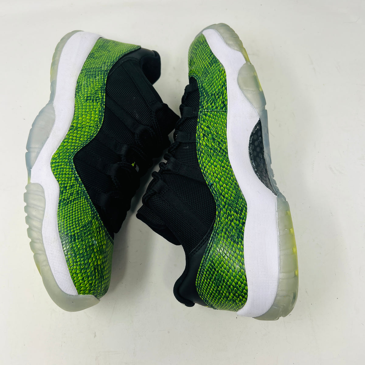 Jordan 11 Retro Low Green Snakeskin