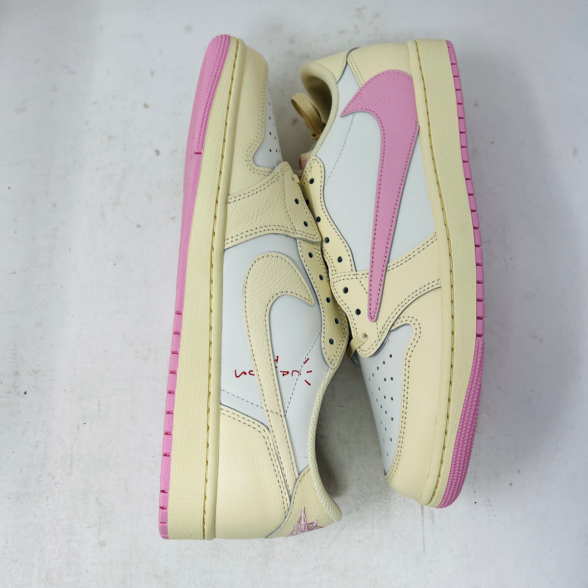 Jordan 1 Retro Low OG SP Travis Scott Shy Pink