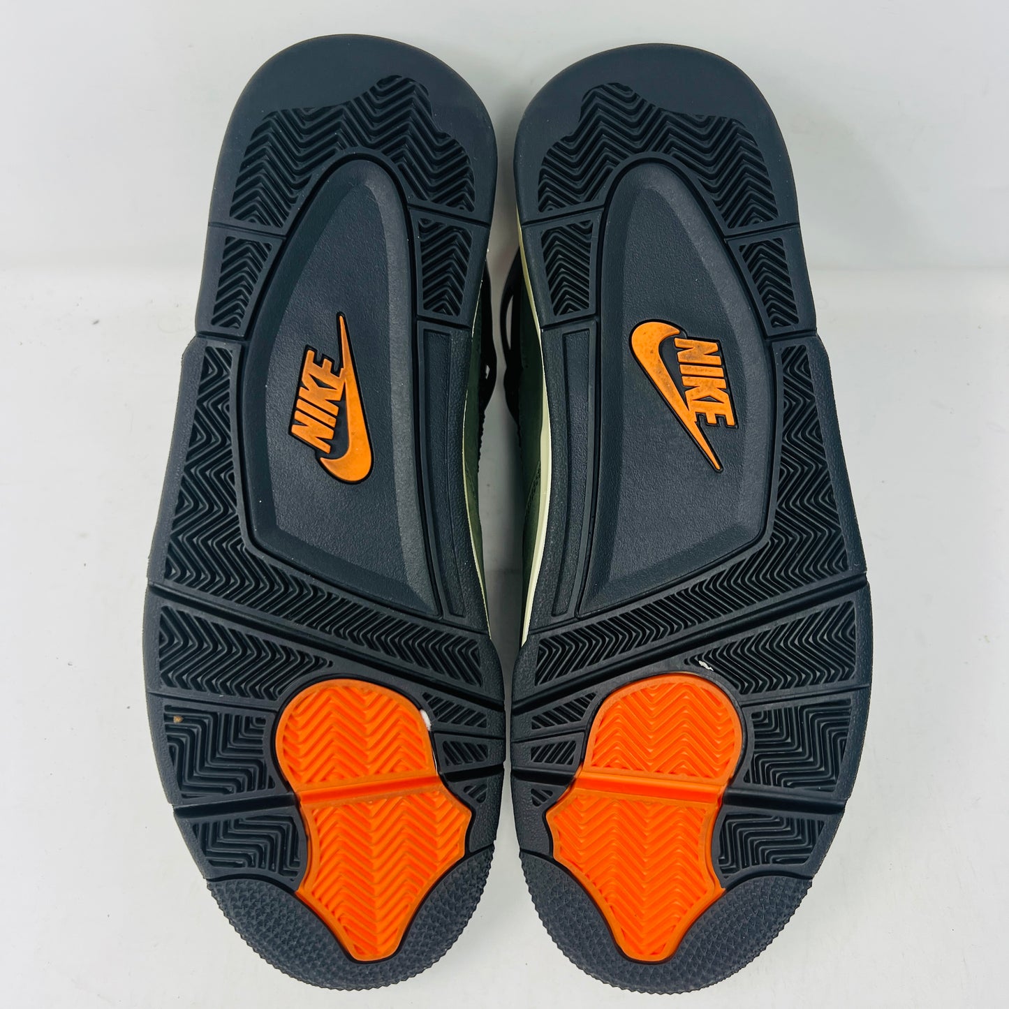 Jordan 4 Retro OG SP Undefeated (2025)