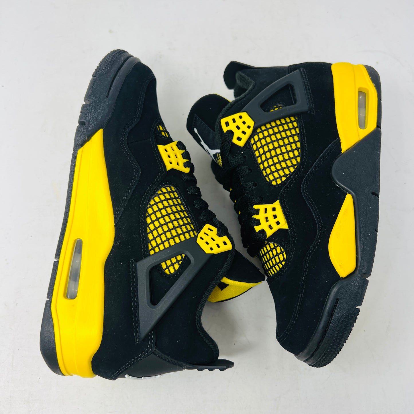Jordan 4 Retro Thunder (2023)