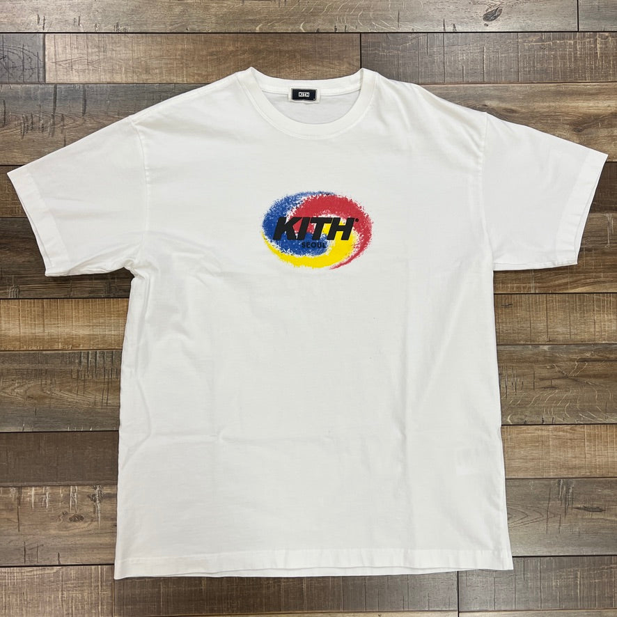 Kith Seoul Spiral Vintage Tee in white, size M, preowned condition.