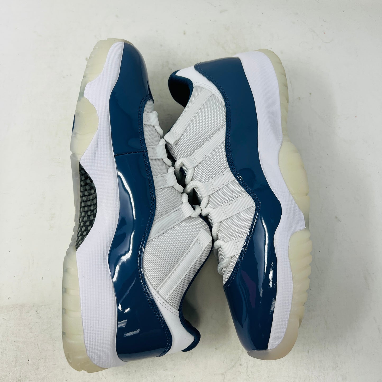Jordan 11 Retro Low Diffused Blue