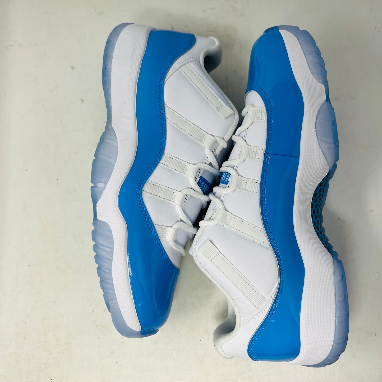 Jordan 11 Retro Low University Blue (2026)