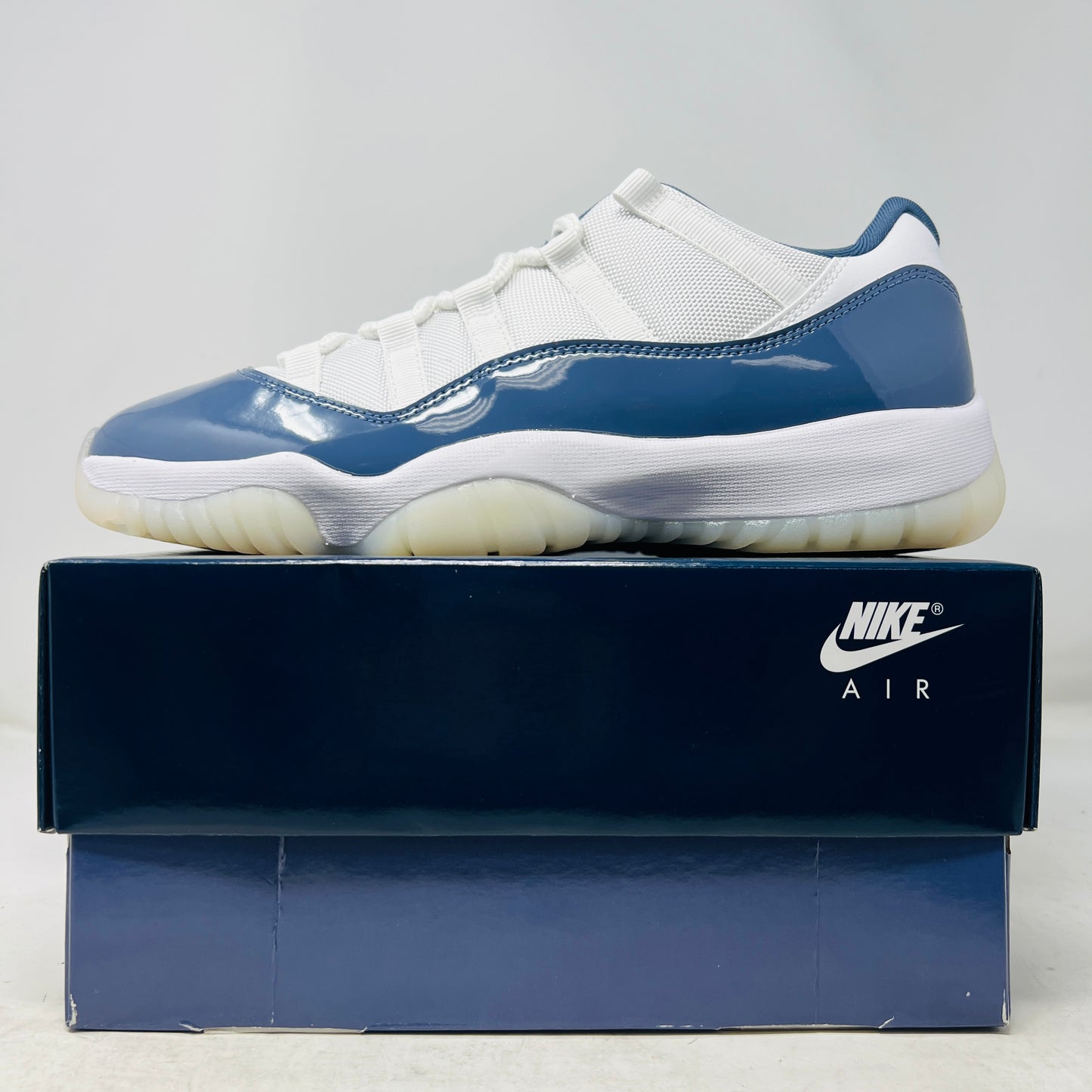 Jordan 11 Retro Low Diffused Blue