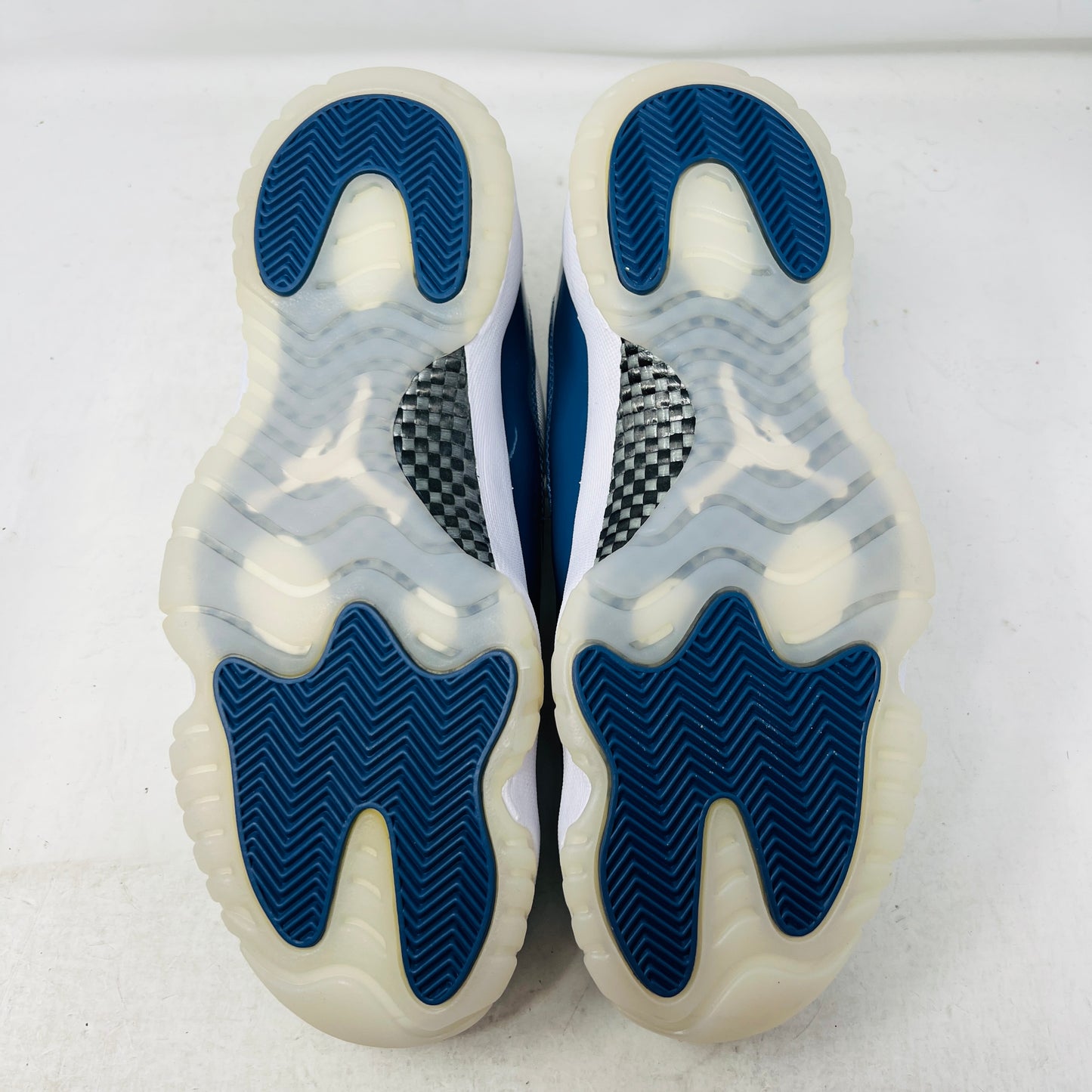 Jordan 11 Retro Low Diffused Blue