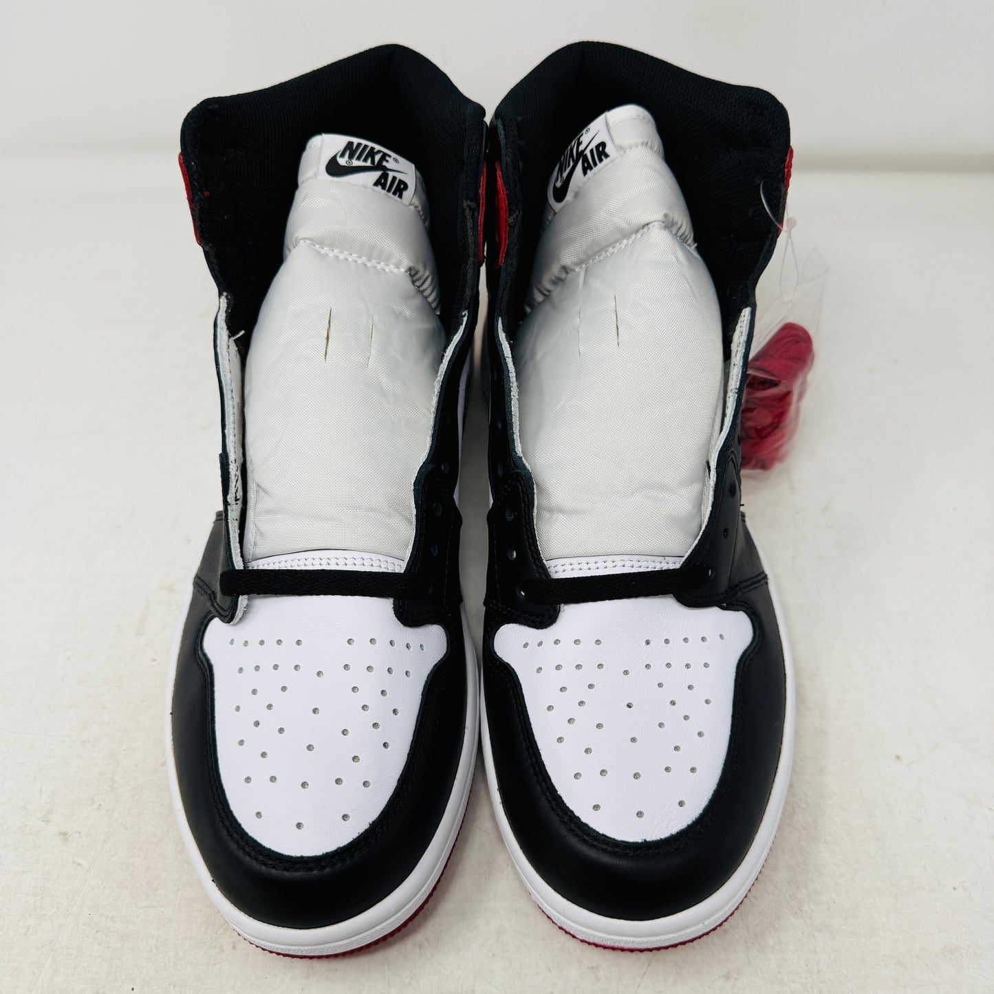 Jordan 1 Retro Black Toe (2016)