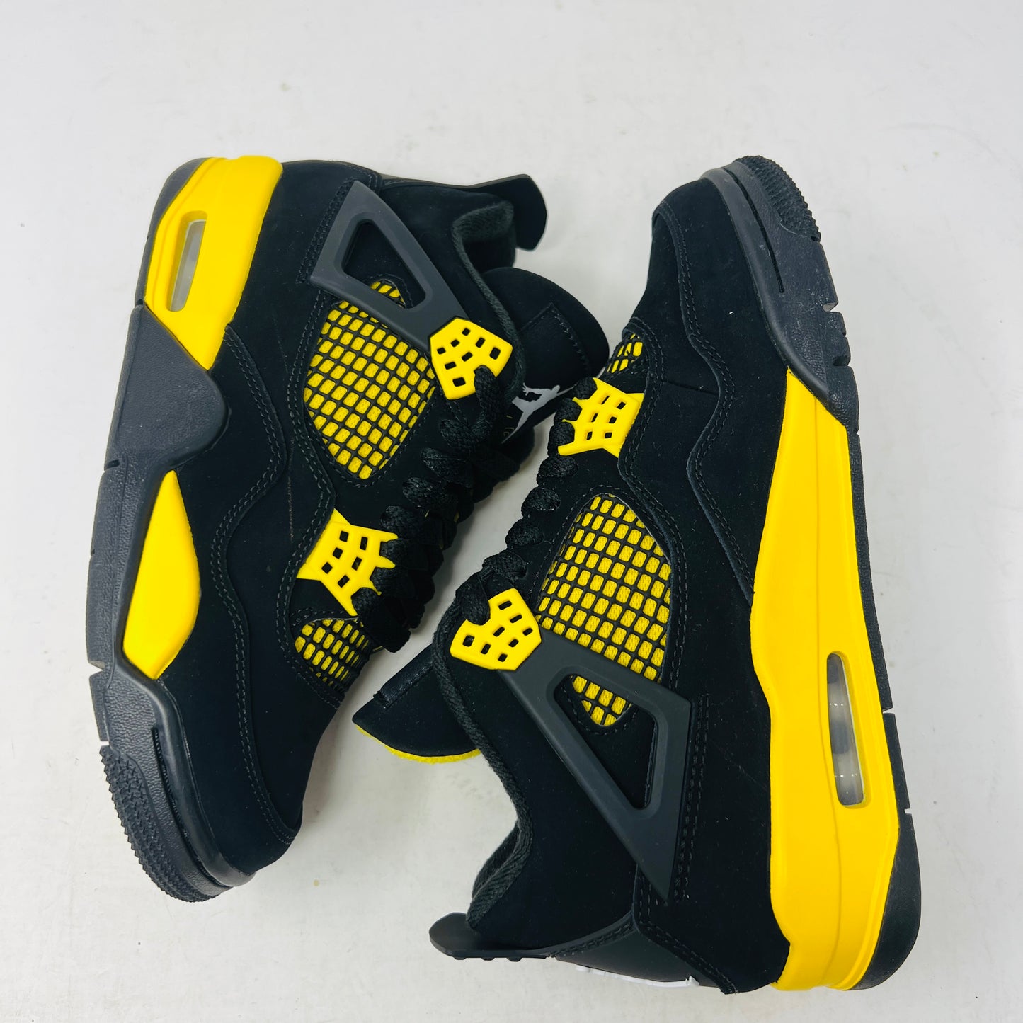 Jordan 4 Retro Thunder (2023)