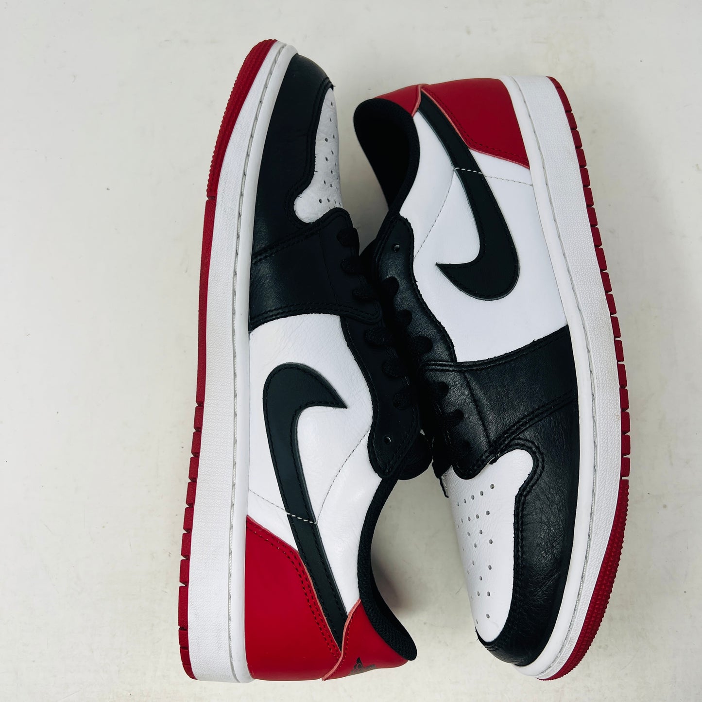 Jordan 1 Retro Low OG Black Toe (2023)