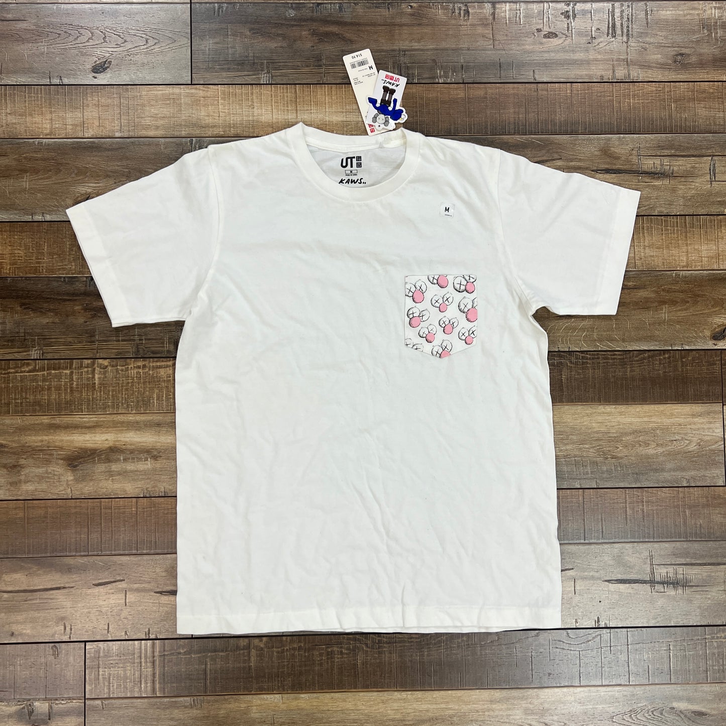 Uniqlo x Kaws Size Medium White Cotton Graphic Pocket Tee