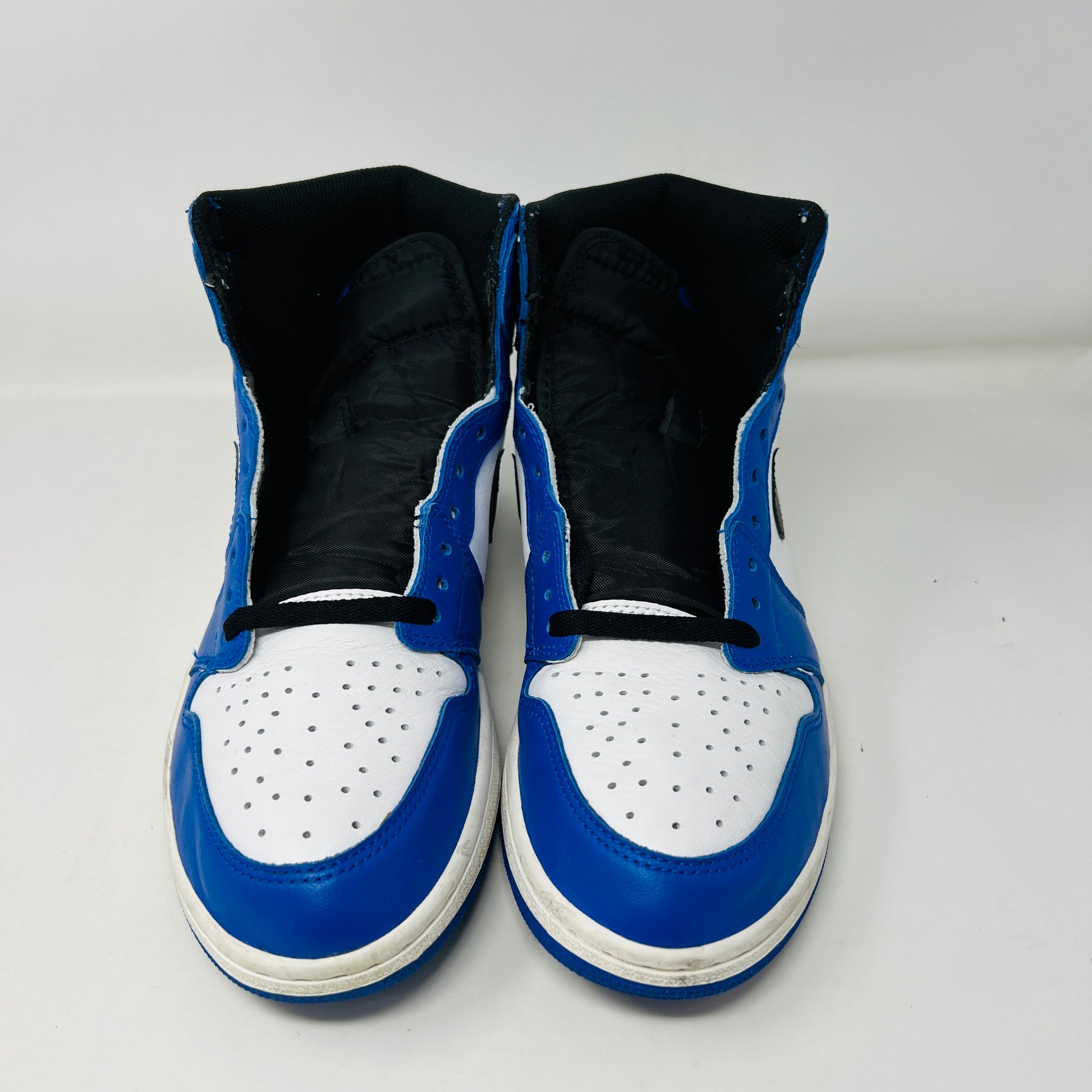 Jordan 1 Retro High Game Royal sneakers with box and extra laces from 2018.