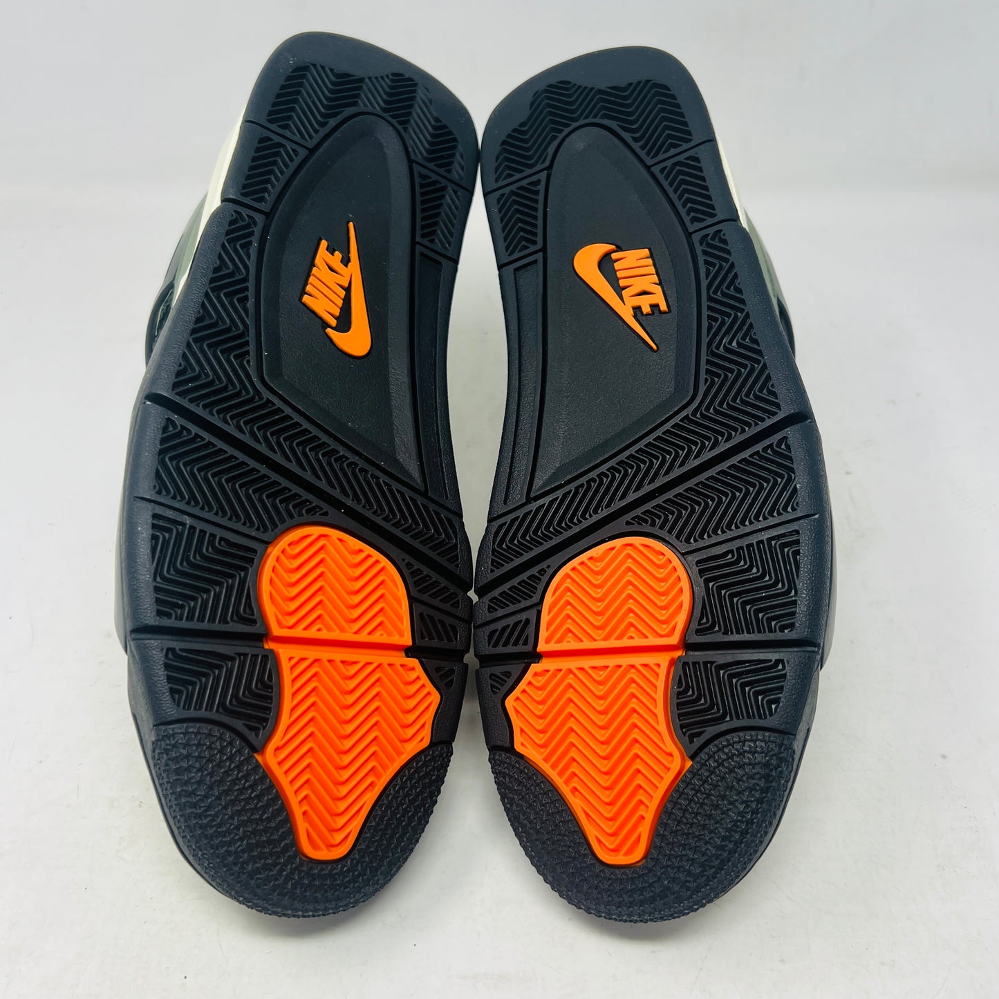 Jordan 4 Retro OG SP Undefeated (2025)