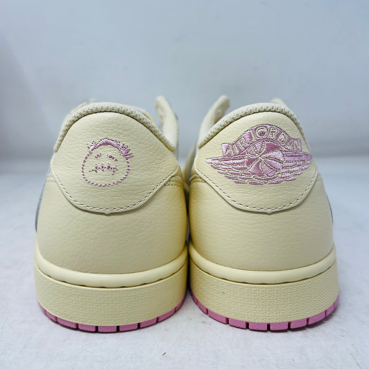 Jordan 1 Retro Low OG SP Travis Scott Shy Pink
