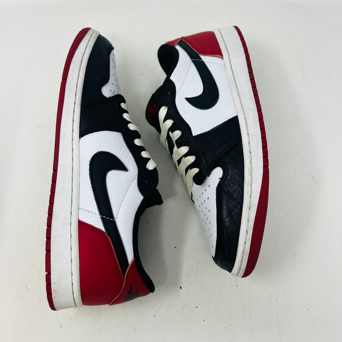 Jordan 1 Retro Low OG Black Toe