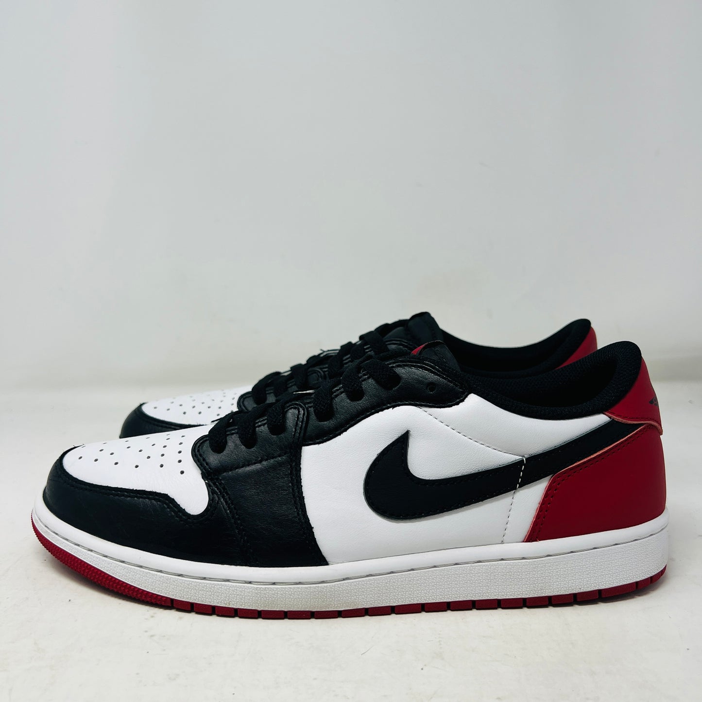 Jordan 1 Retro Low OG Black Toe (2023)