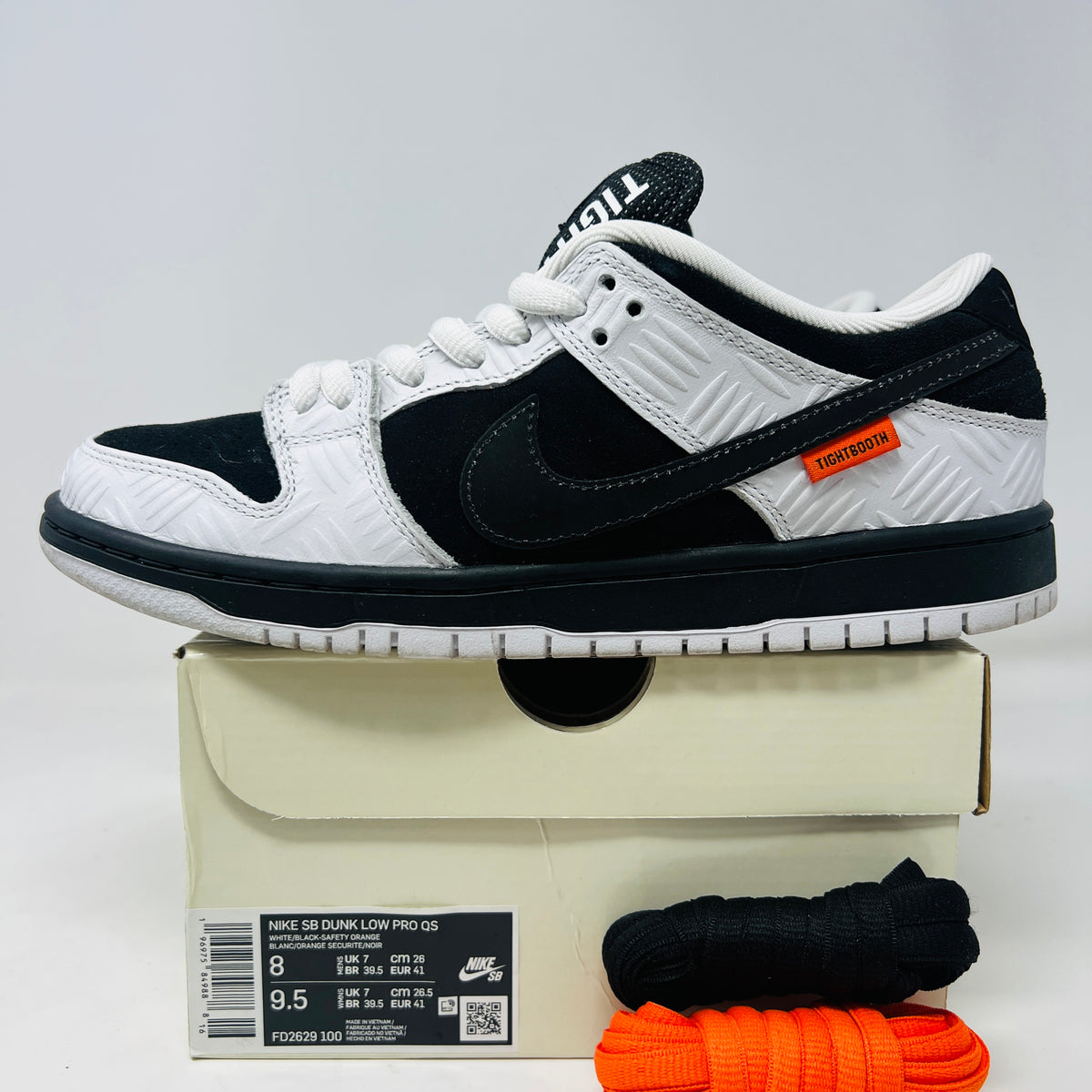 Nike SB Dunk Low TIGHTBOOTH