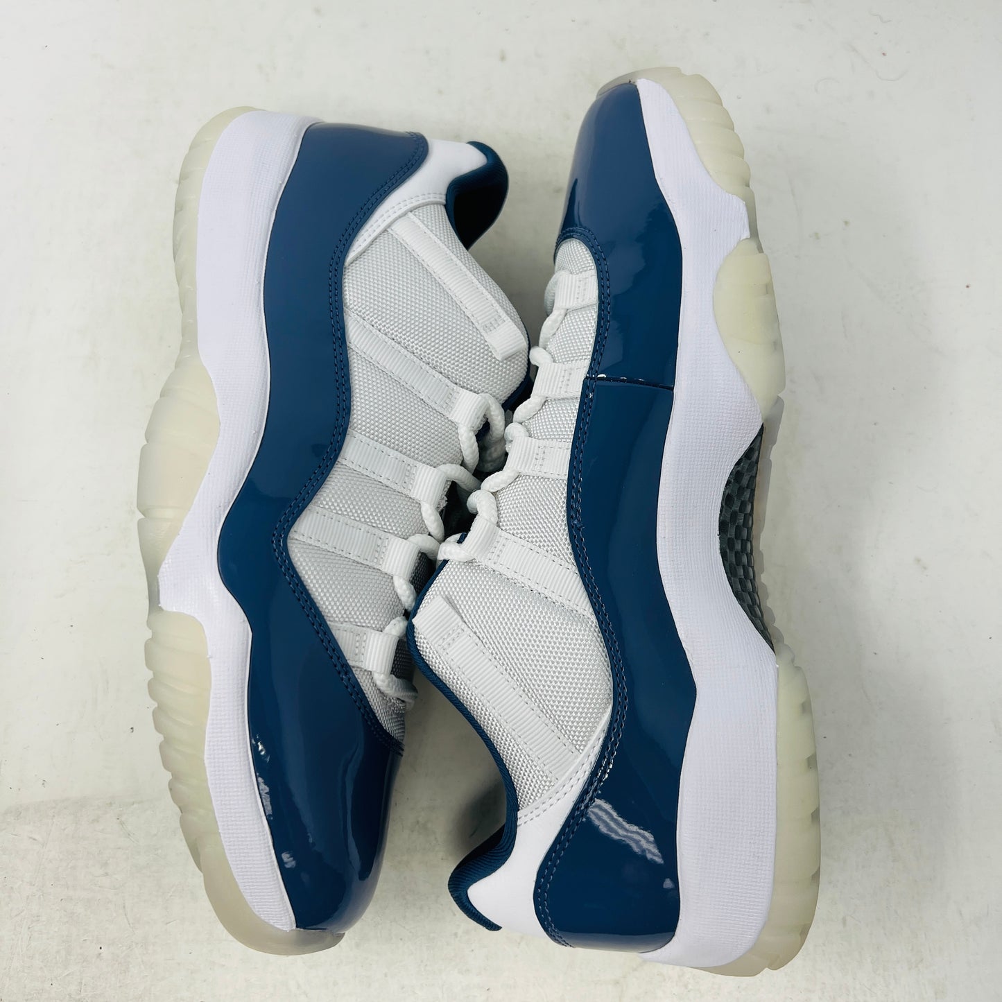 Jordan 11 Retro Low Diffused Blue