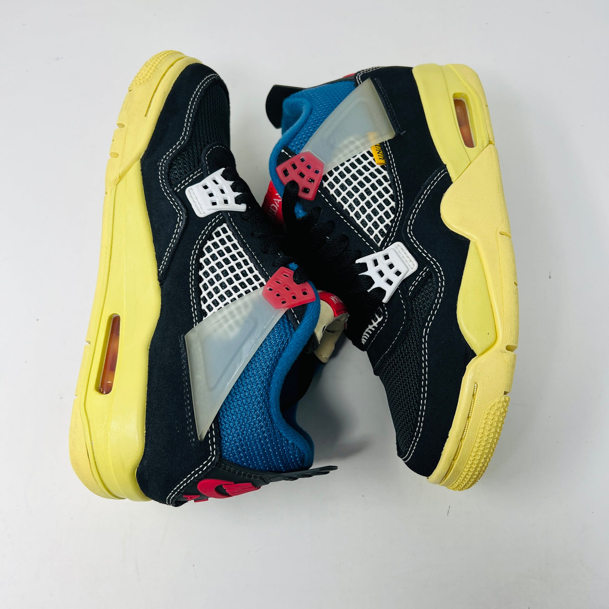 Jordan 4 Retro Union Off Noir sneakers with extra laces, 2020 model.