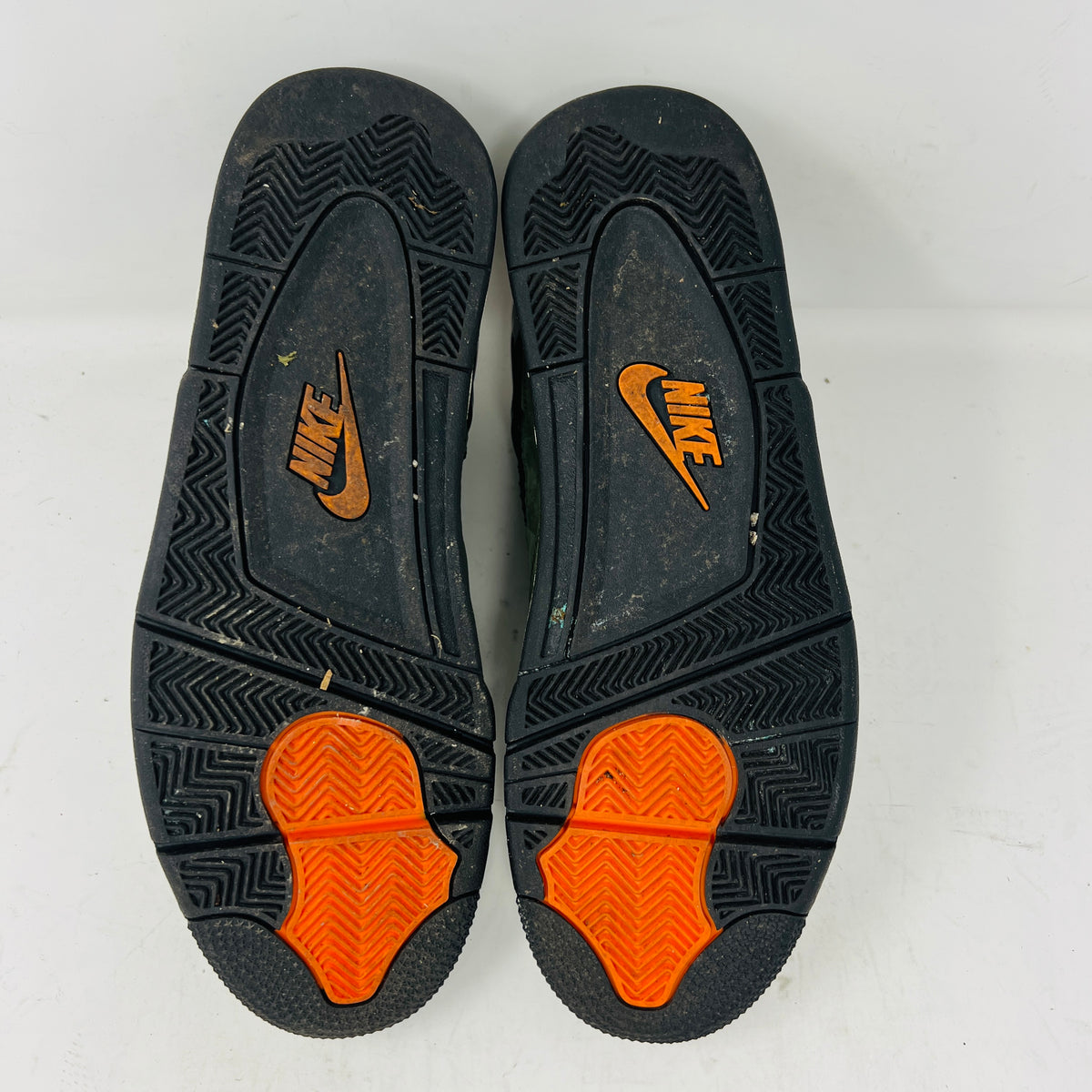 Jordan 4 Retro OG SP Undefeated (2025)