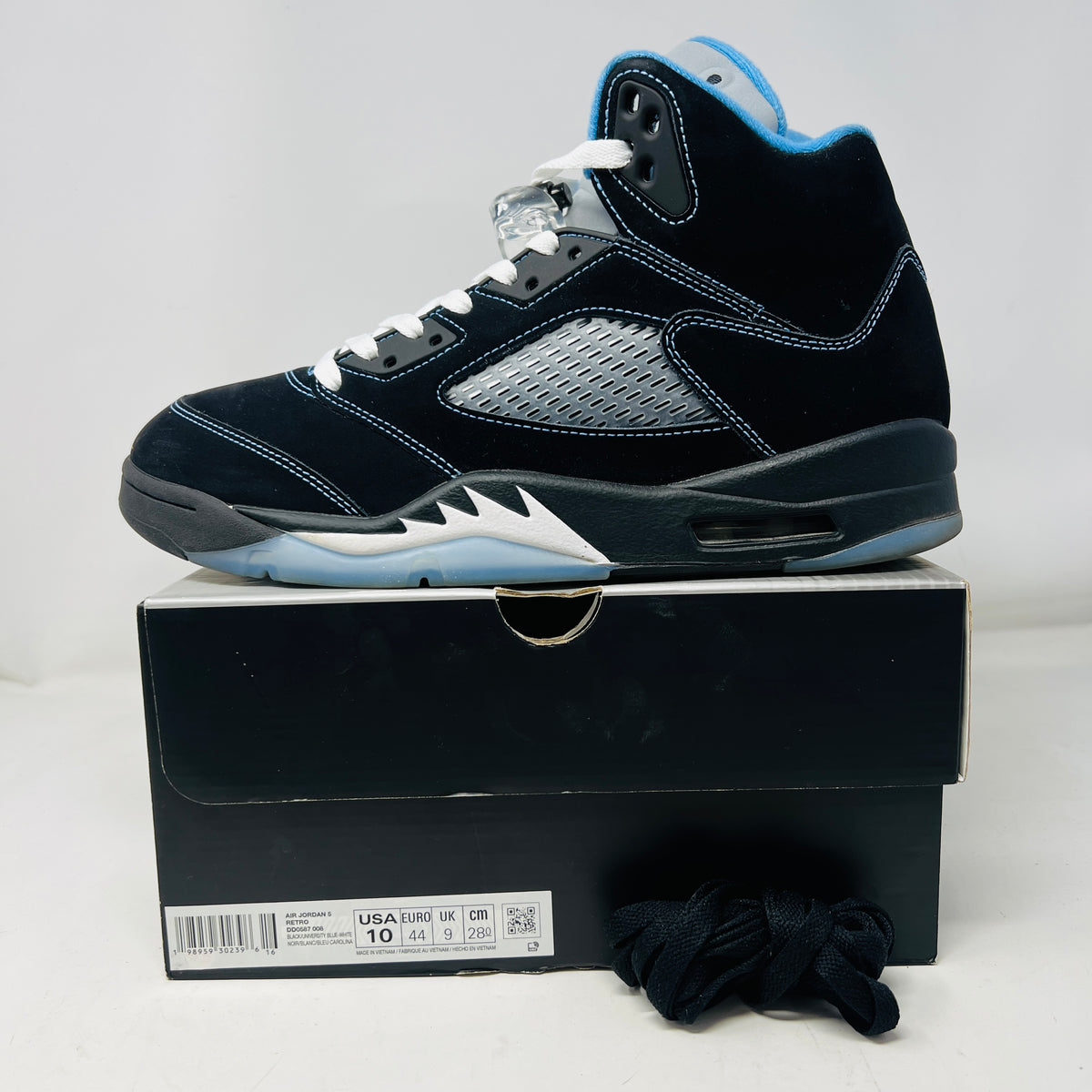 Jordan 5 Retro Black University Blue (2026)