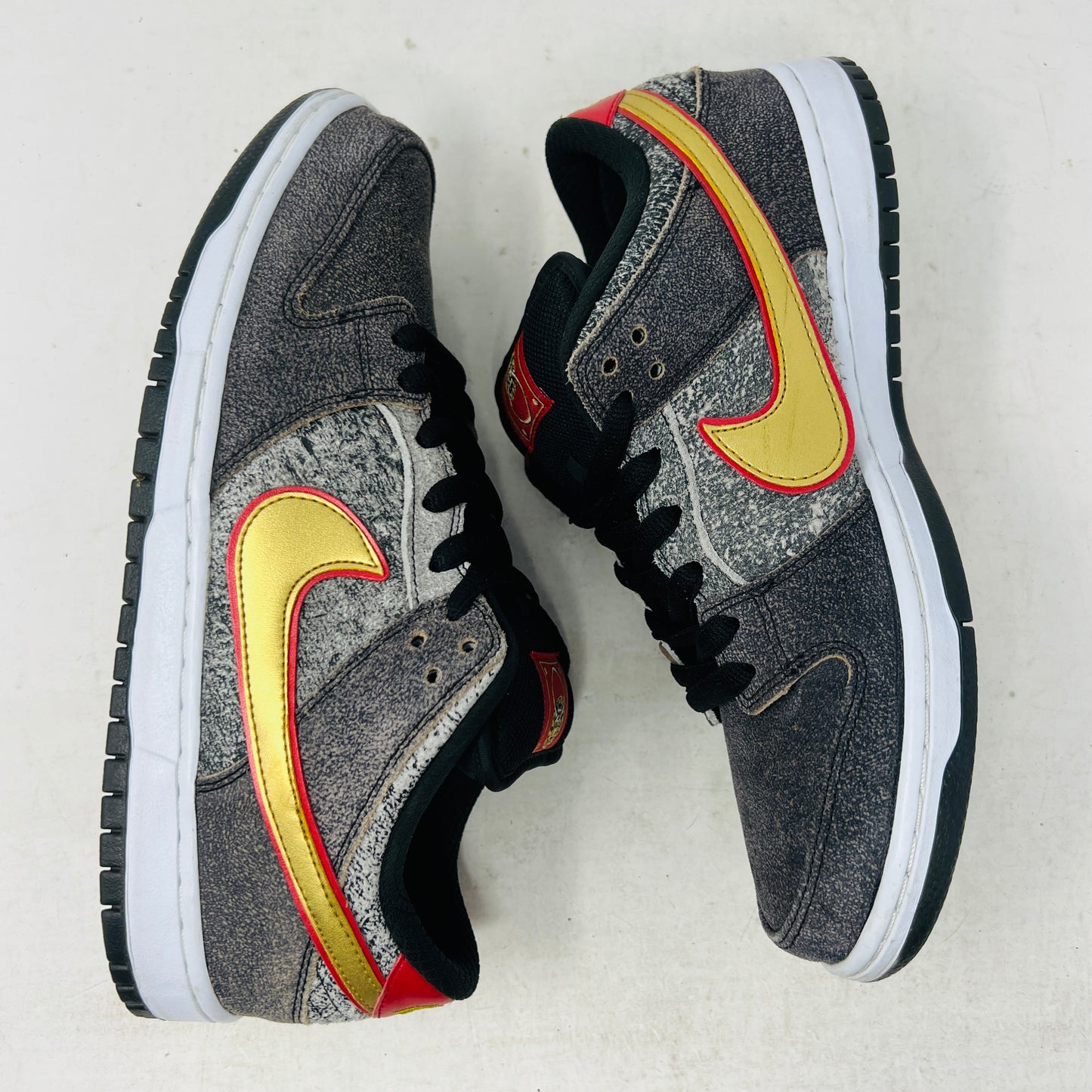 Nike SB Dunk Low Beijing Metallic Gold