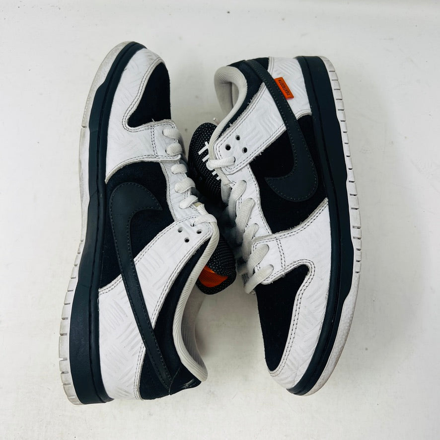 Nike SB Dunk Low TIGHTBOOTH