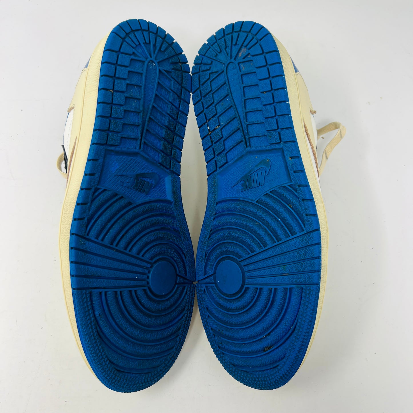 Jordan 1 Retro Low OG SP Fragment x Travis Scott