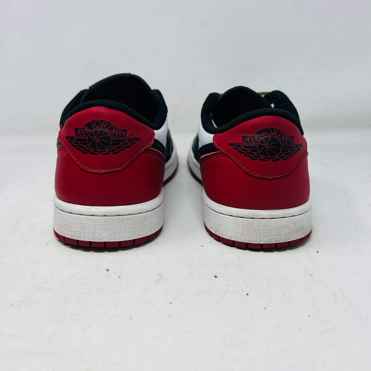 Jordan 1 Retro Low OG Black Toe