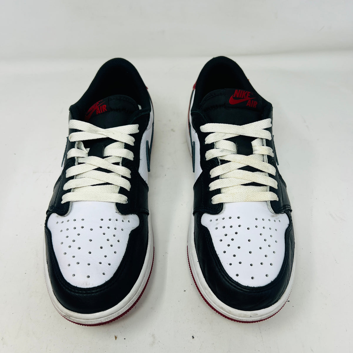 Jordan 1 Retro Low OG Black Toe
