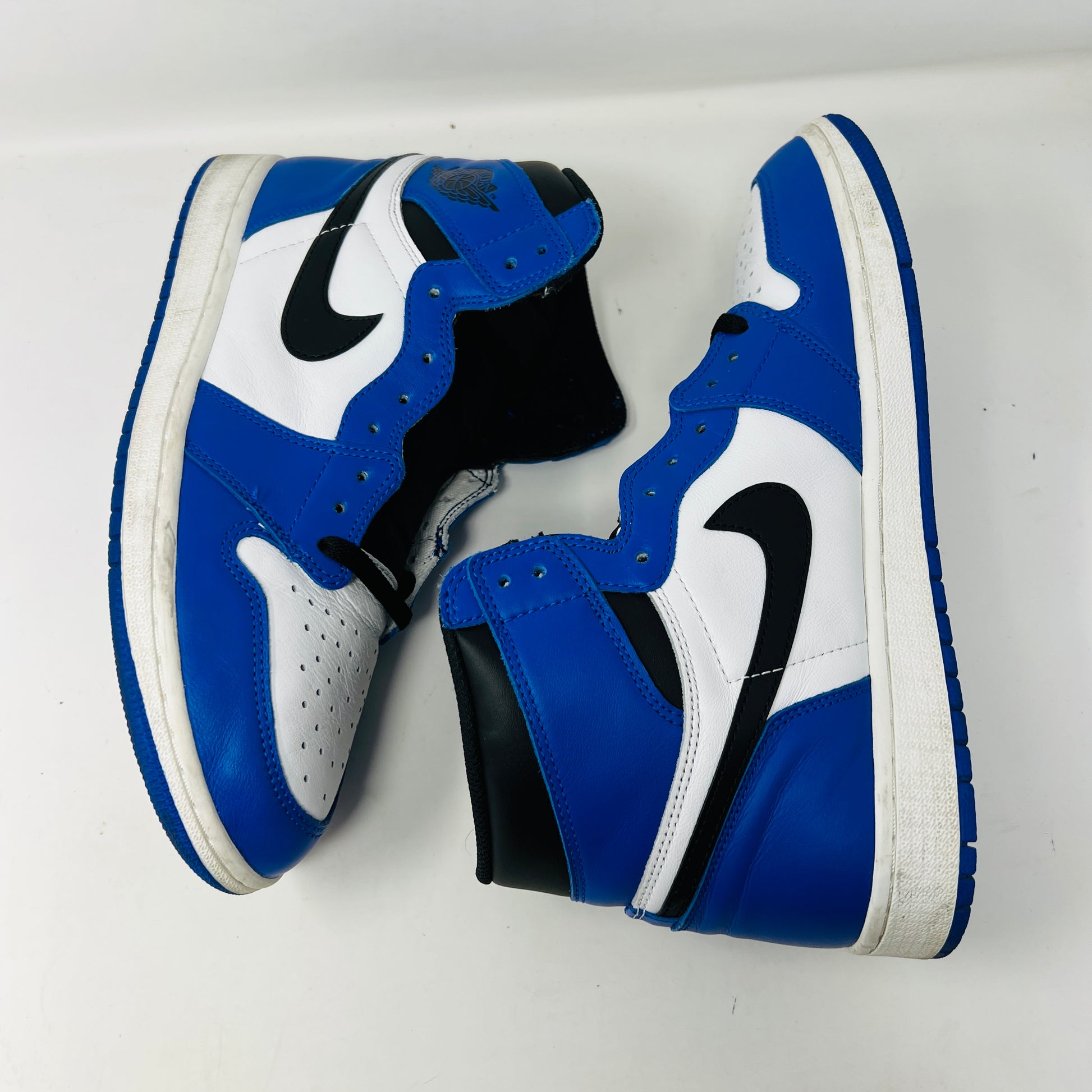 Jordan 1 Retro High Game Royal sneakers with box and extra laces from 2018.