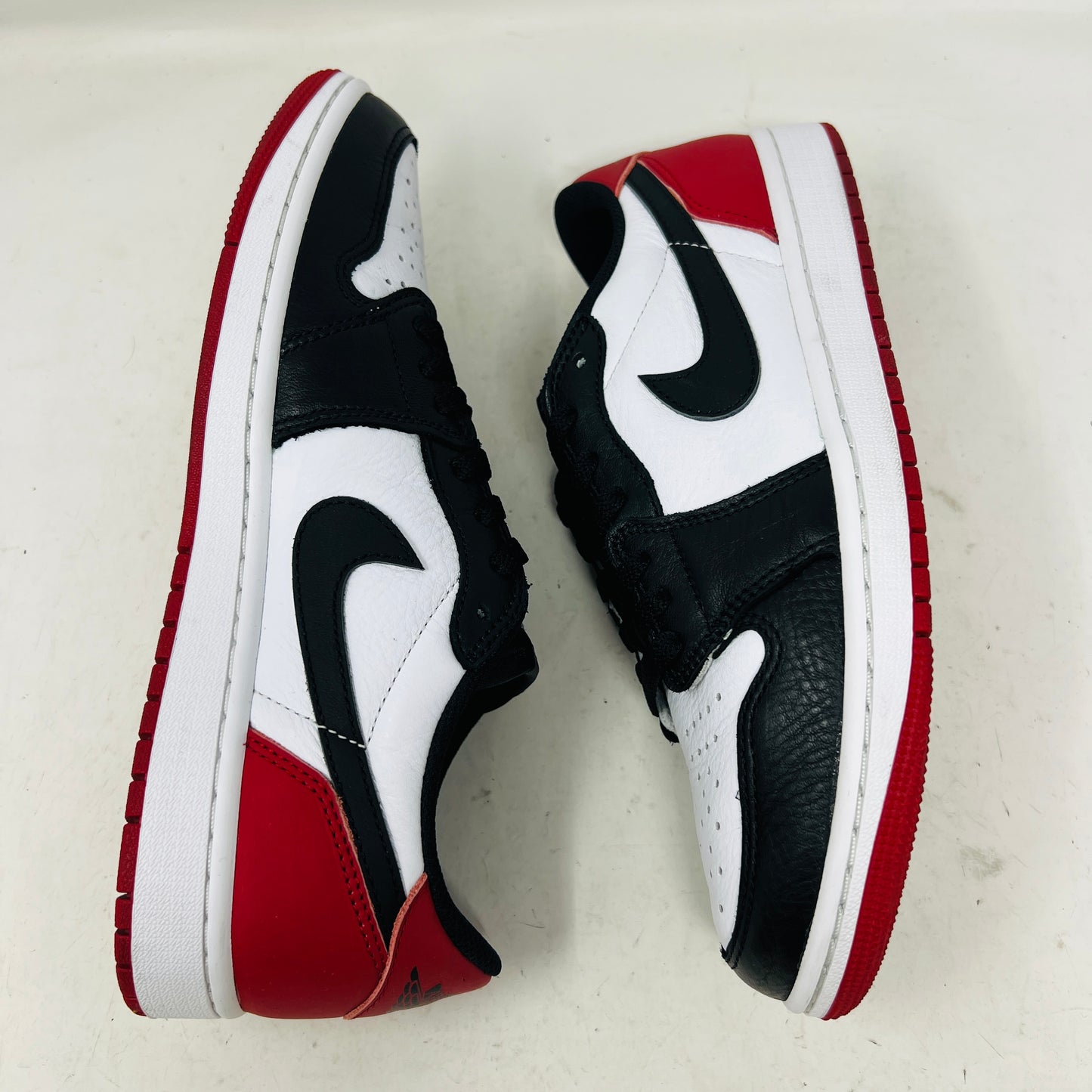 Jordan 1 Retro Low OG Black Toe (2023)