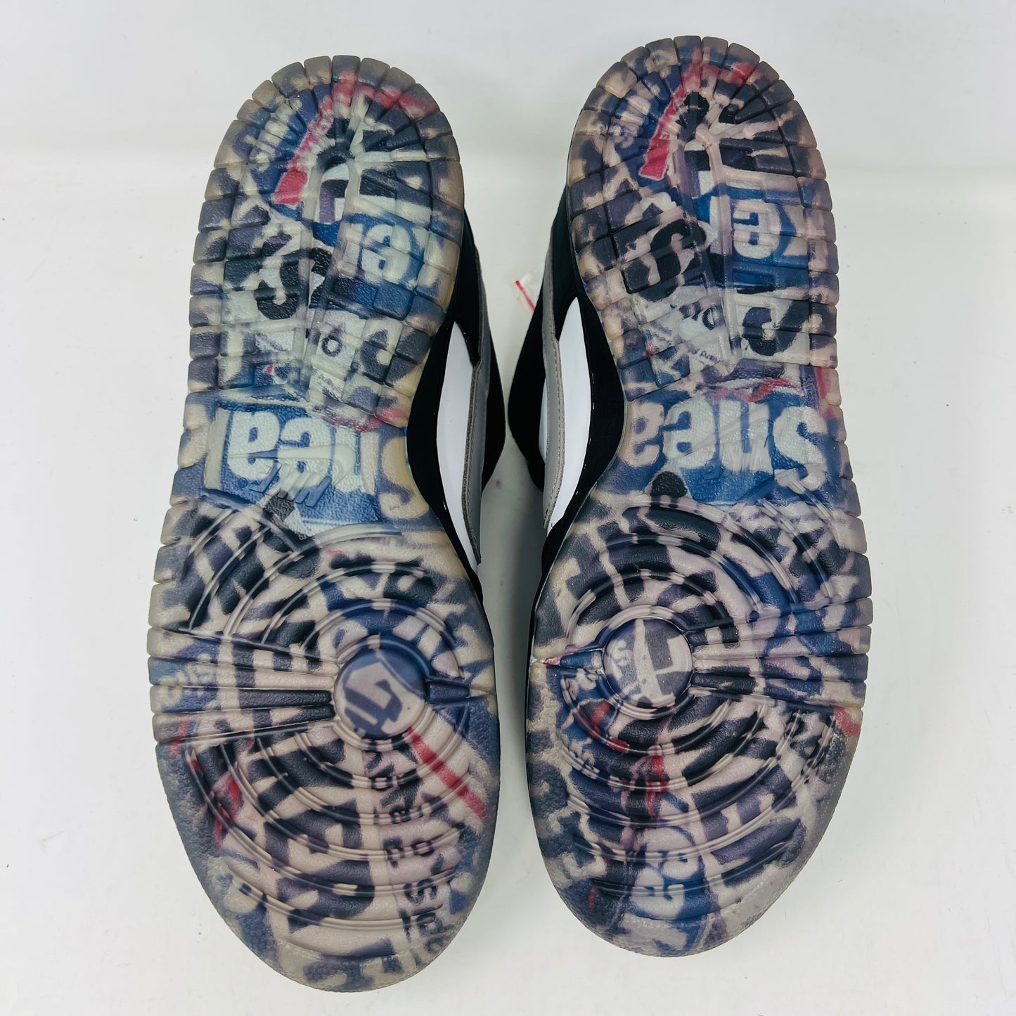 Nike SB Dunk Low Staple Panda Pigeon