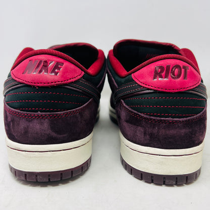 Nike SB Dunk Low Riot Skateshop