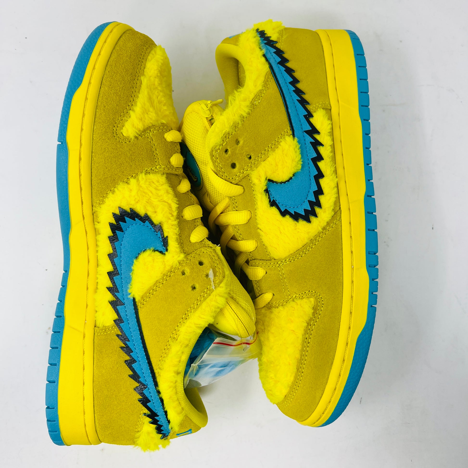 Nike SB Dunk Low Grateful Dead Bears Opti Yellow sneaker with damaged box, 2020 release.