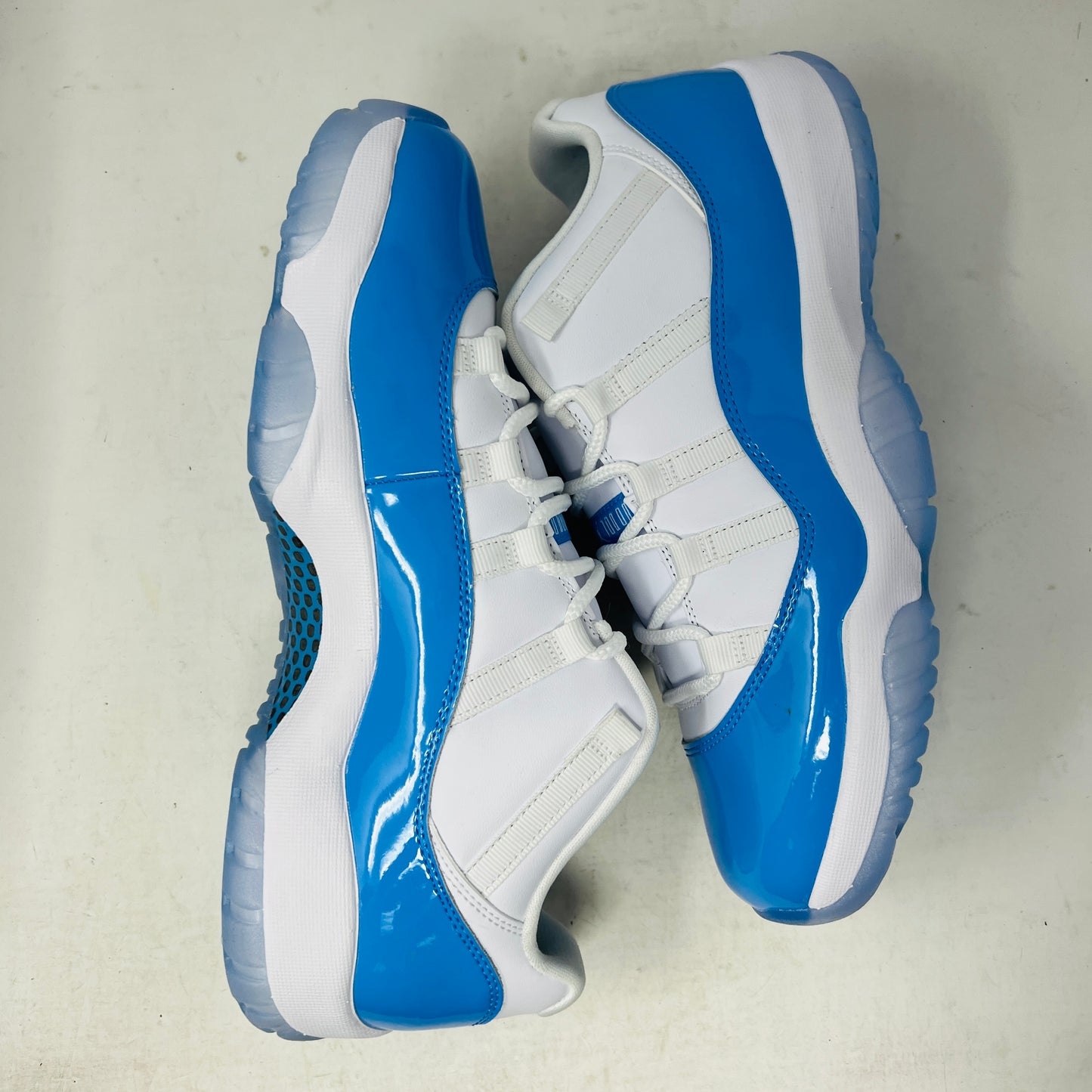 Jordan 11 Retro Low University Blue (2026)