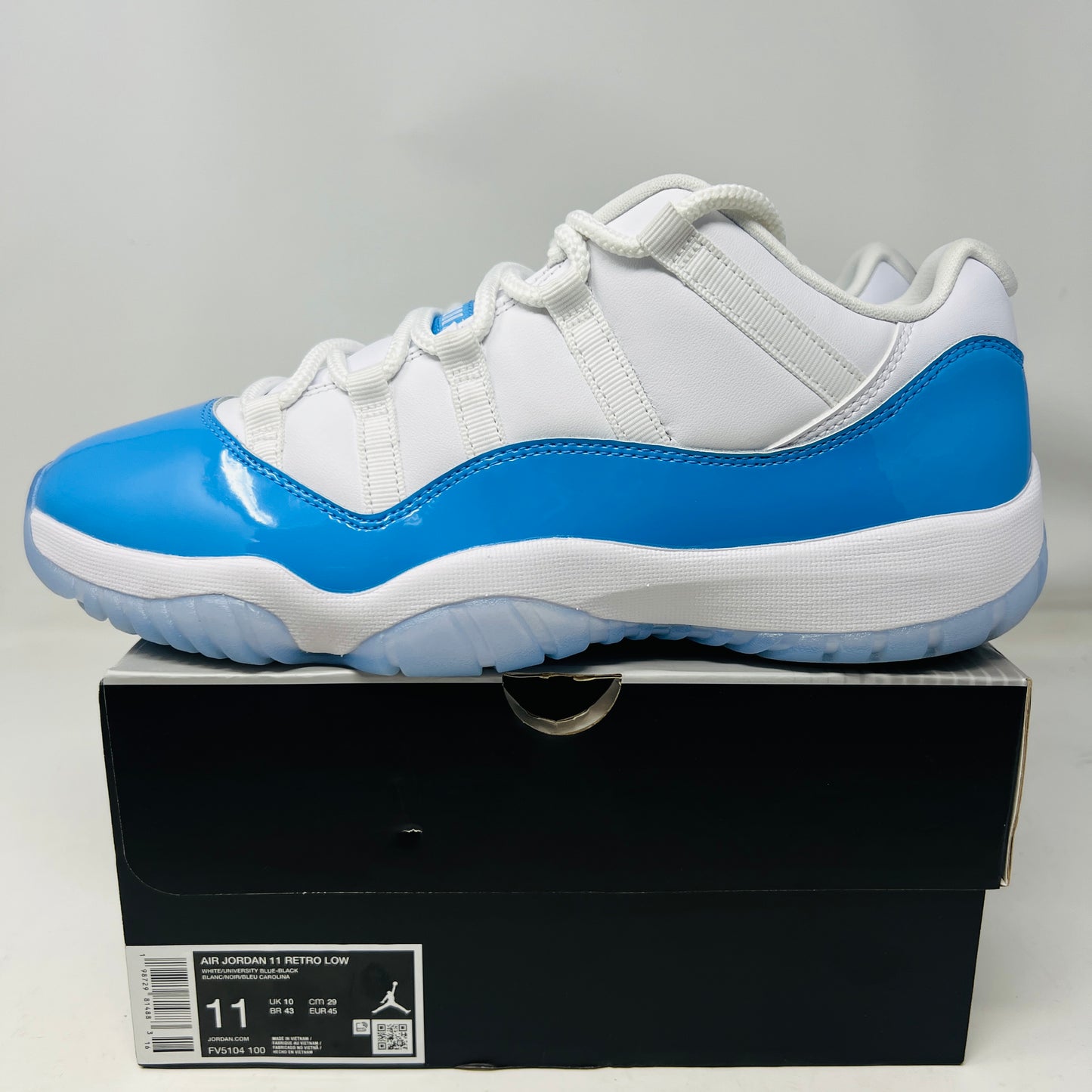 Jordan 11 Retro Low University Blue (2026)