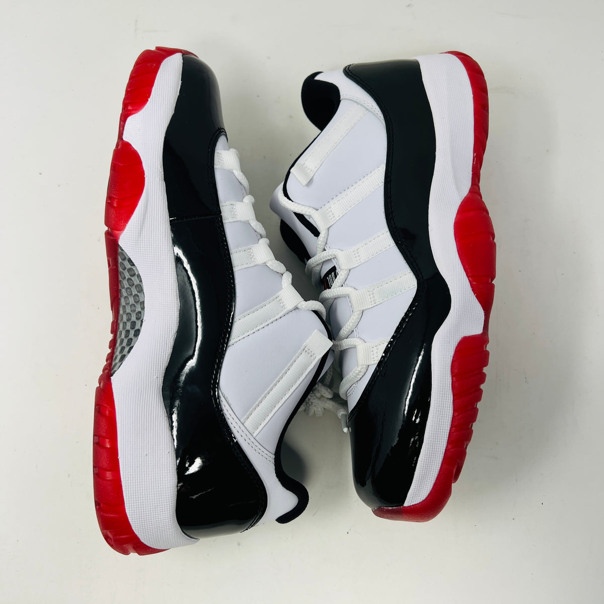 Jordan 11 Retro Low Concord Bred