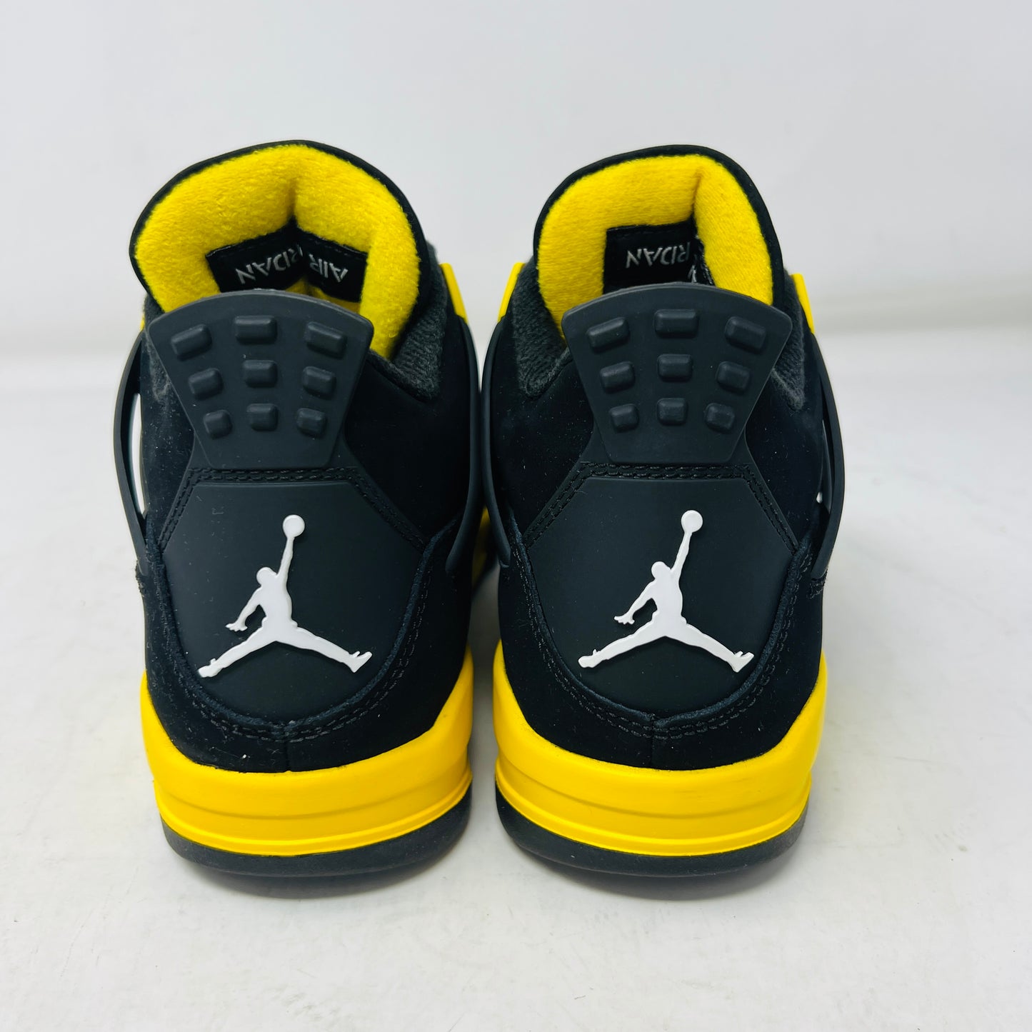 Jordan 4 Retro Thunder (2023)