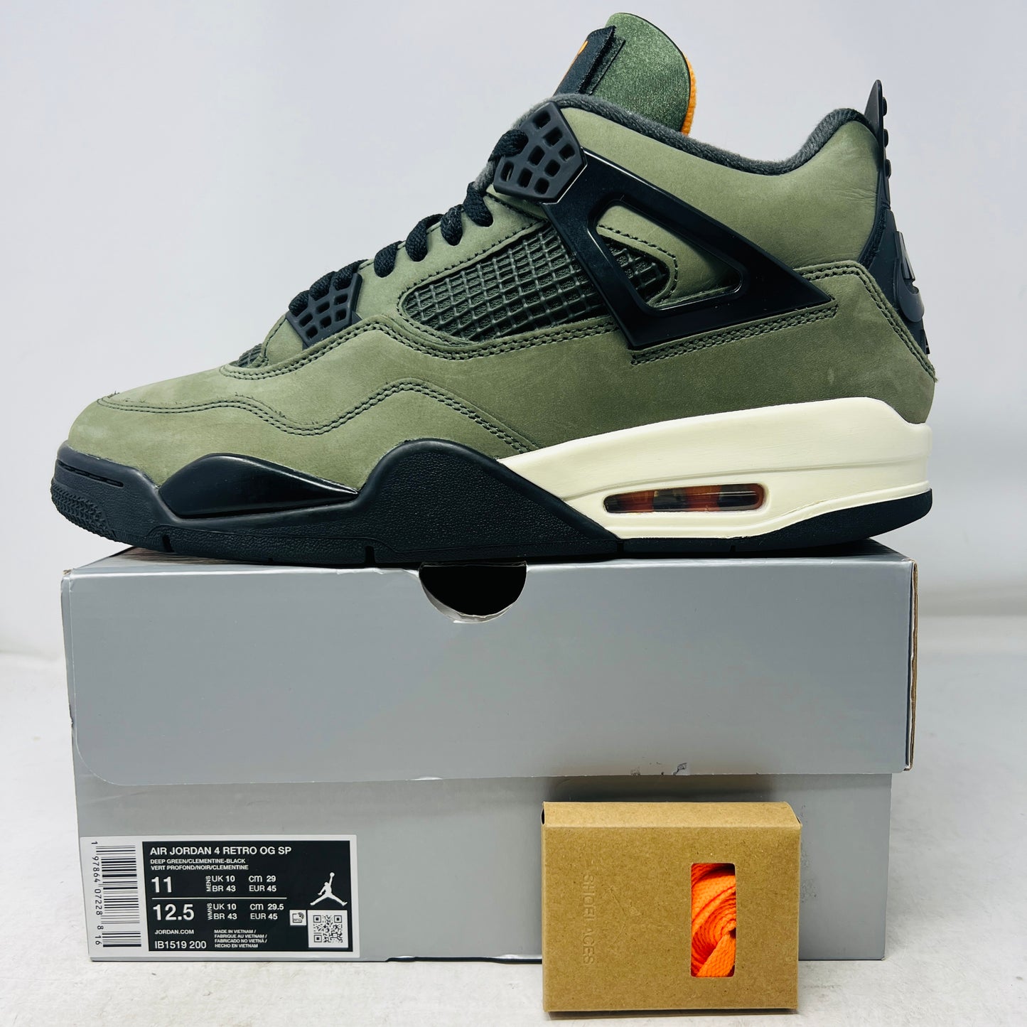 Jordan 4 Retro OG SP Undefeated (2025)
