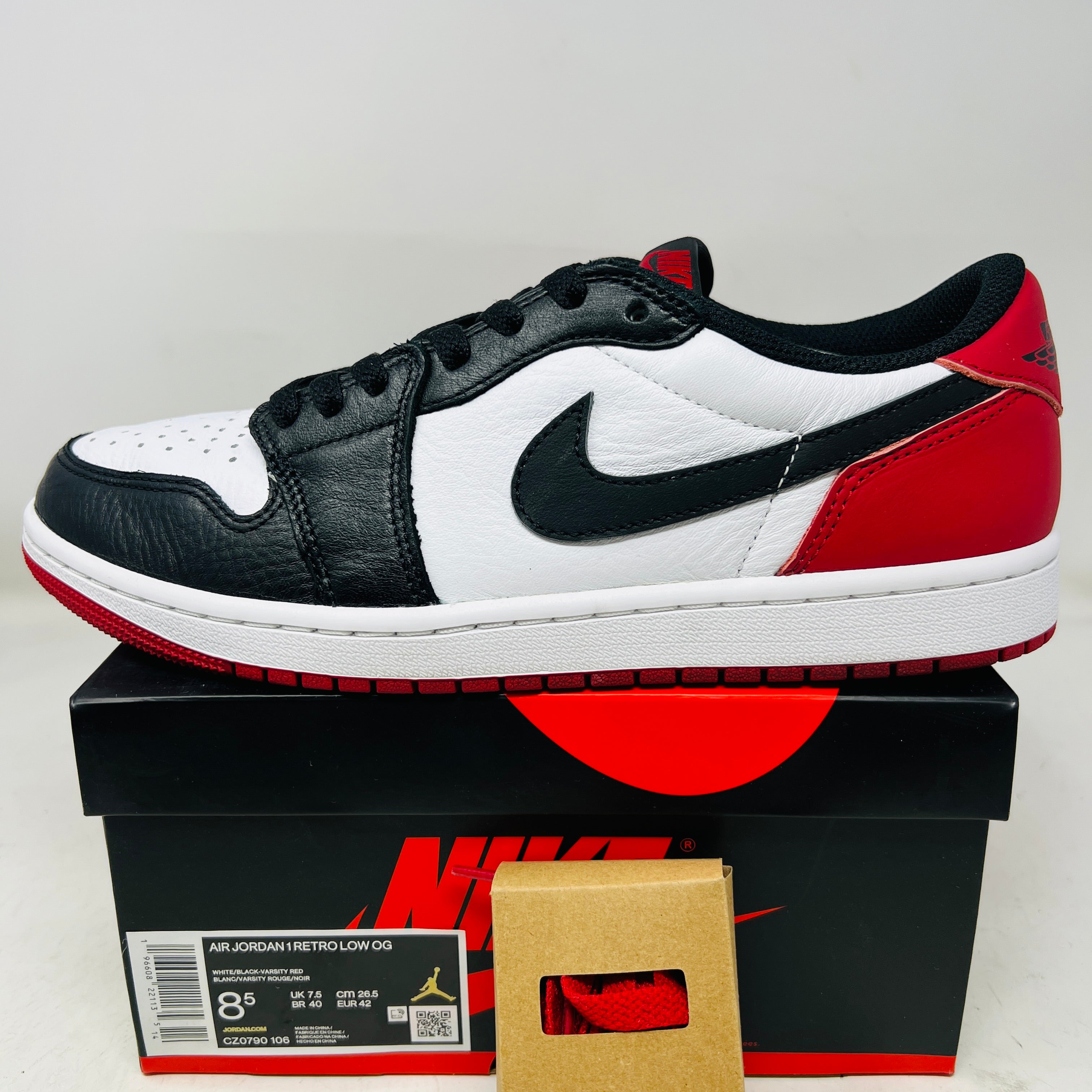 air jordan 1 black toe box