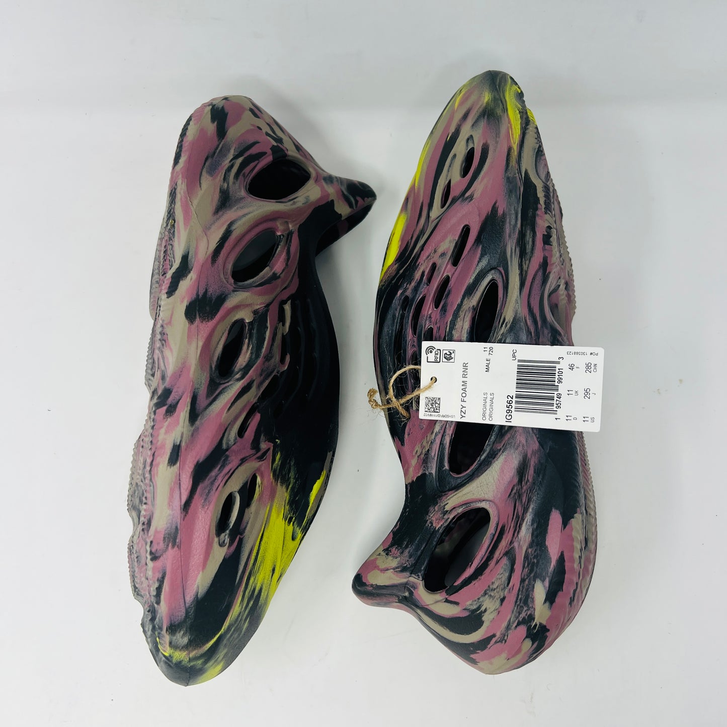 adidas Yeezy Foam RNR MX Carbon