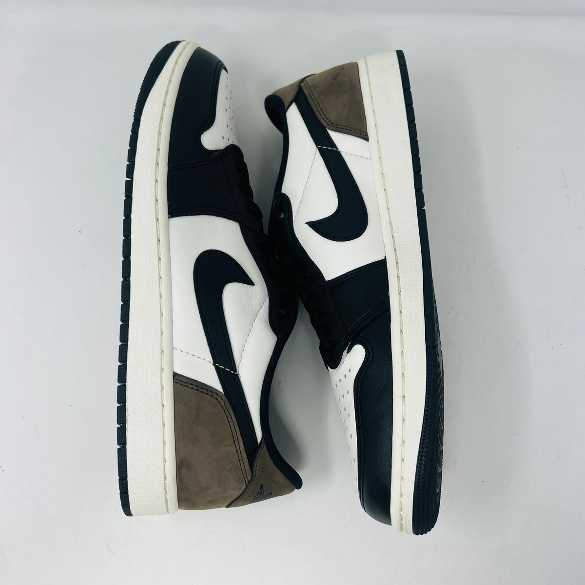 Jordan 1 Retro Low OG Mocha