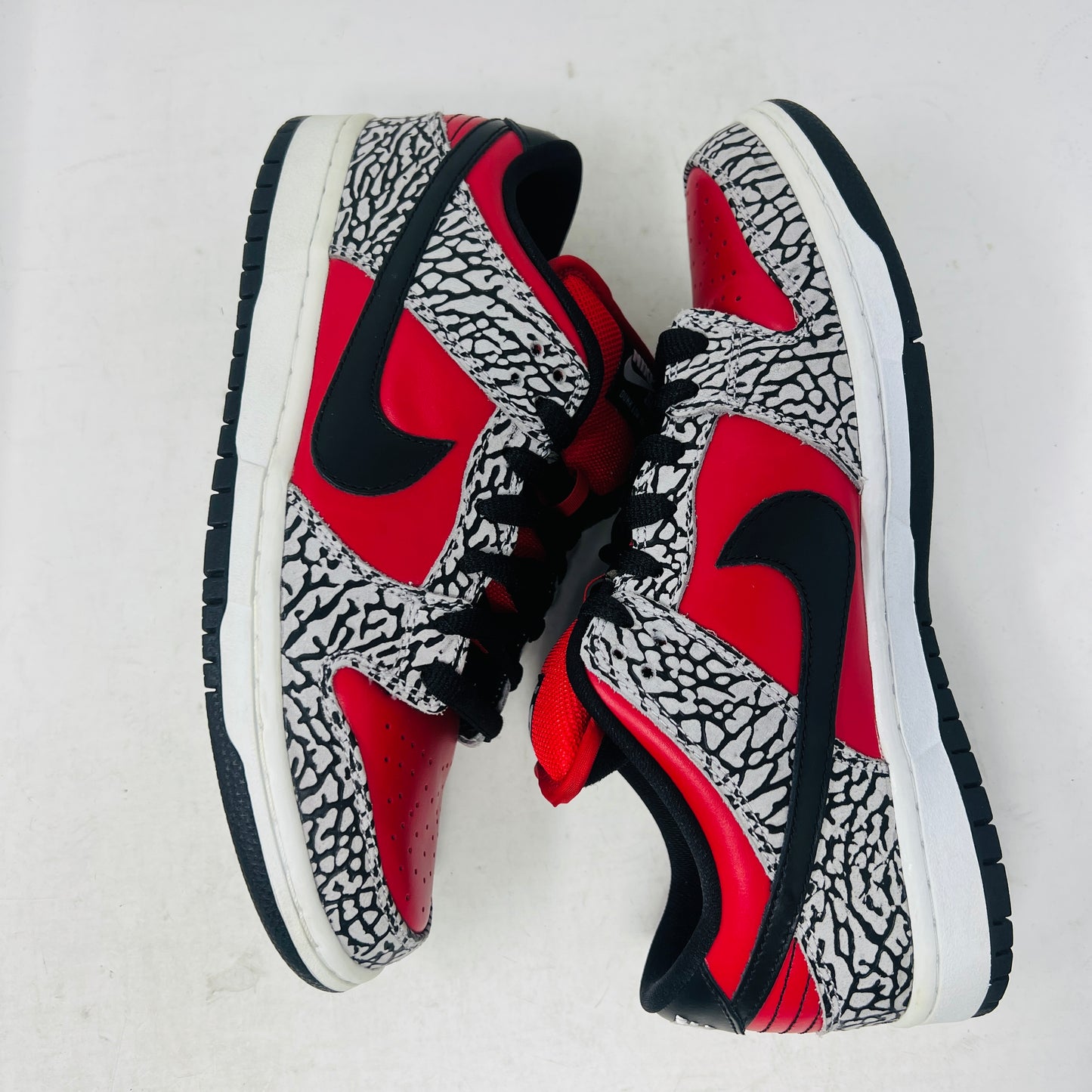 Nike SB Dunk Low Supreme Red Cement (2012)