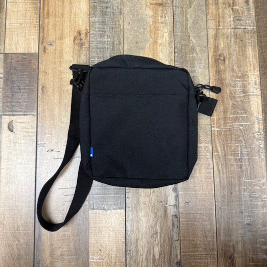 UNDEFEATED Shoulder Bag Black